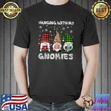 Hanging With Gnomies Gnome Christmas leopard Buffalo Plaid T- Unisex