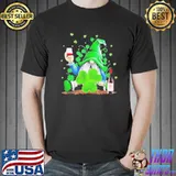 Hippie gnome drinking wine with shamrock st patrick's day Unisex