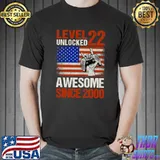 Level 22 Unlocked Since 2000 USA Flag 22nd Birthday Gaming T-Shirt