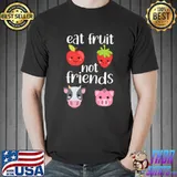 Eat Fruit Not Friends Apple Strawberry Cow And Pig Vegan Vegetarian Farmer Joke T-Shirt