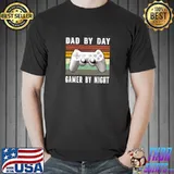 Dad by day gamer by night mens vintage dad T-Shirt