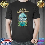 Let the sea set you free apparel rose blue and palms tree T-Shirt