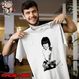 Jeff Beck an English guitarist member of the rock band T-Shirt
