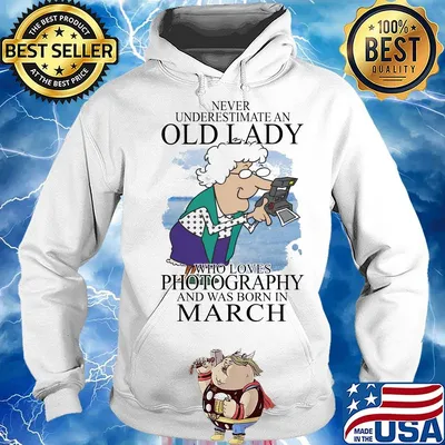 Never underestimate an old lady who loves photography and was born in march s Hoodie