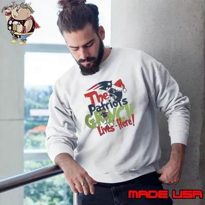 The Patriots Grinch Lives Here Christmas Shirt